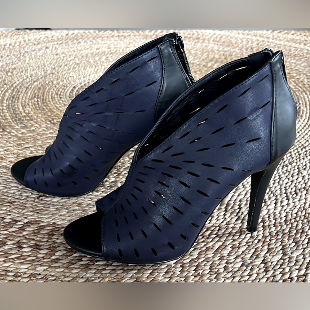 Michael Antonio Midnight purple and black peep toe ankle bootie size 8
